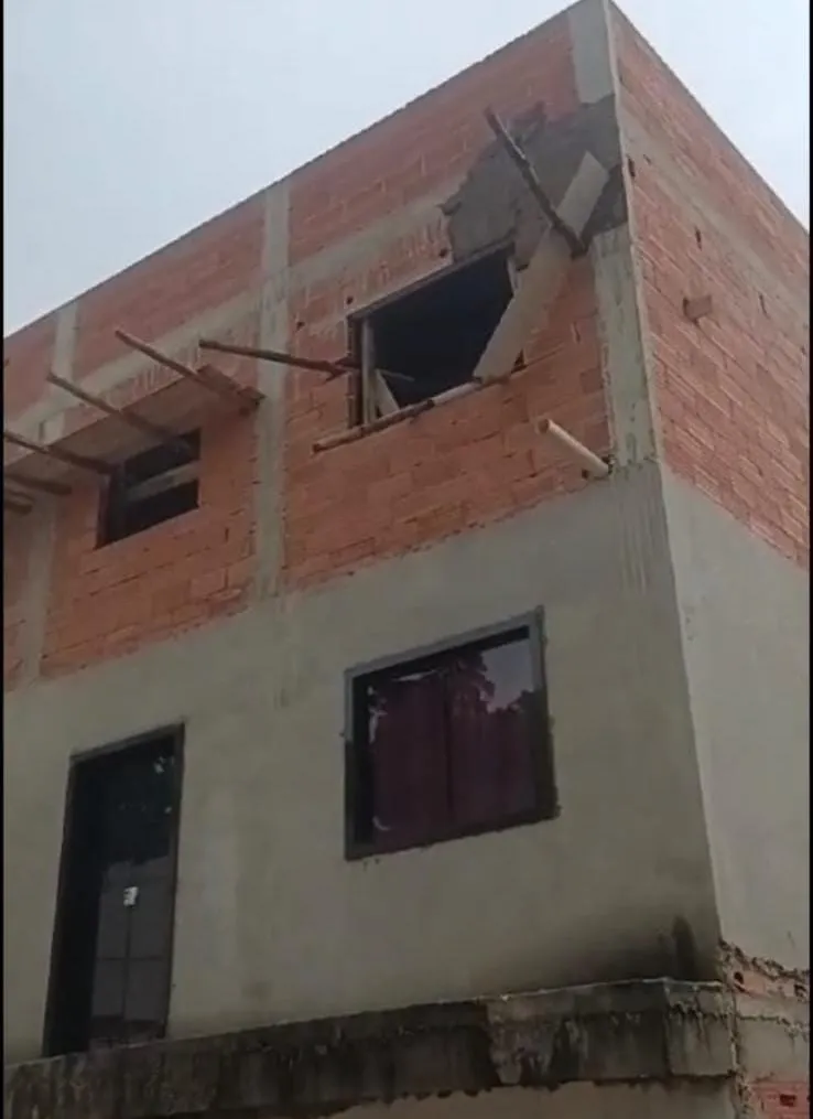Trabalhador da construção civil cai de 12 metros em obra no bairro Columbia, em Colatina