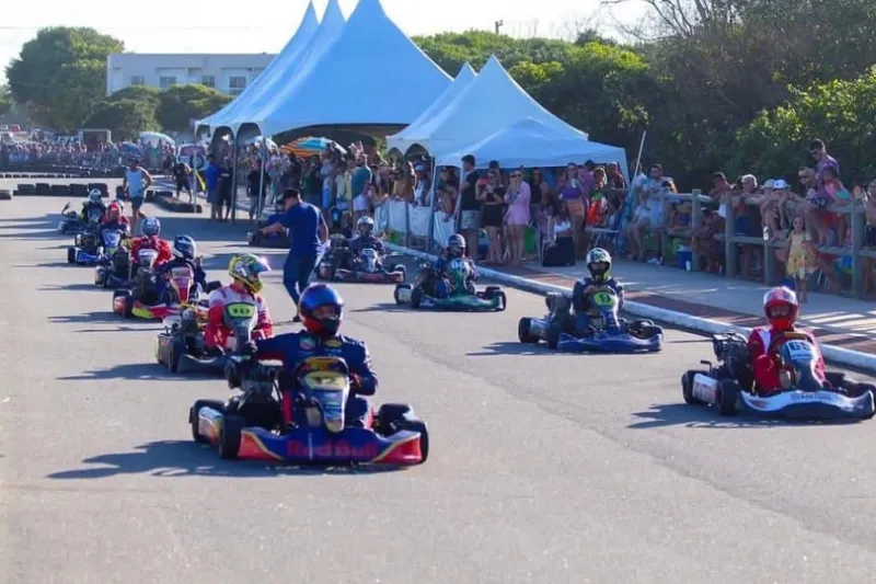 Corrida Verão Pontal 2025 transforma asfalto em palco de velocidade em Pontal do Ipiranga, neste sábado (15), em Linhares