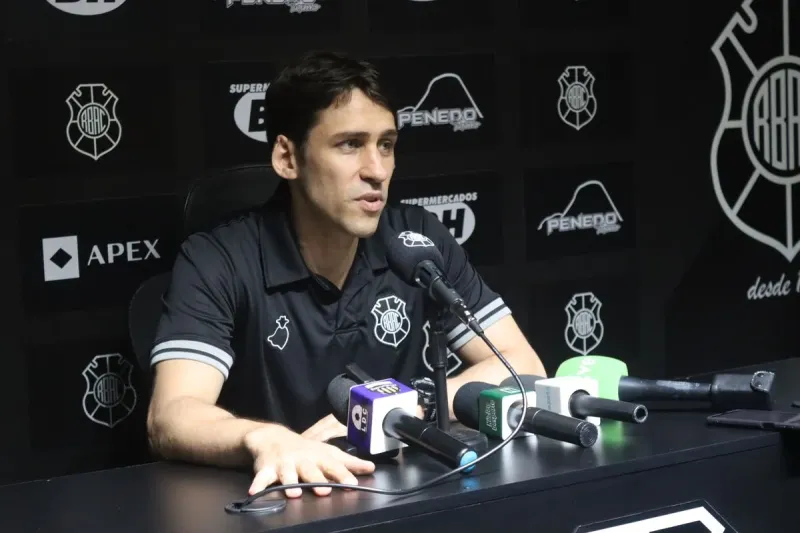 Rio Branco anuncia saída do técnico Ricardo Colbachini após sequência negativa