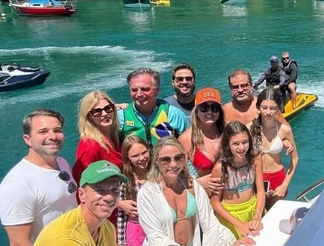 Empresário Colatinense passa o sábado de carnaval com ex-presidente Jair Bolsonaro em Angra dos Reis-RJ