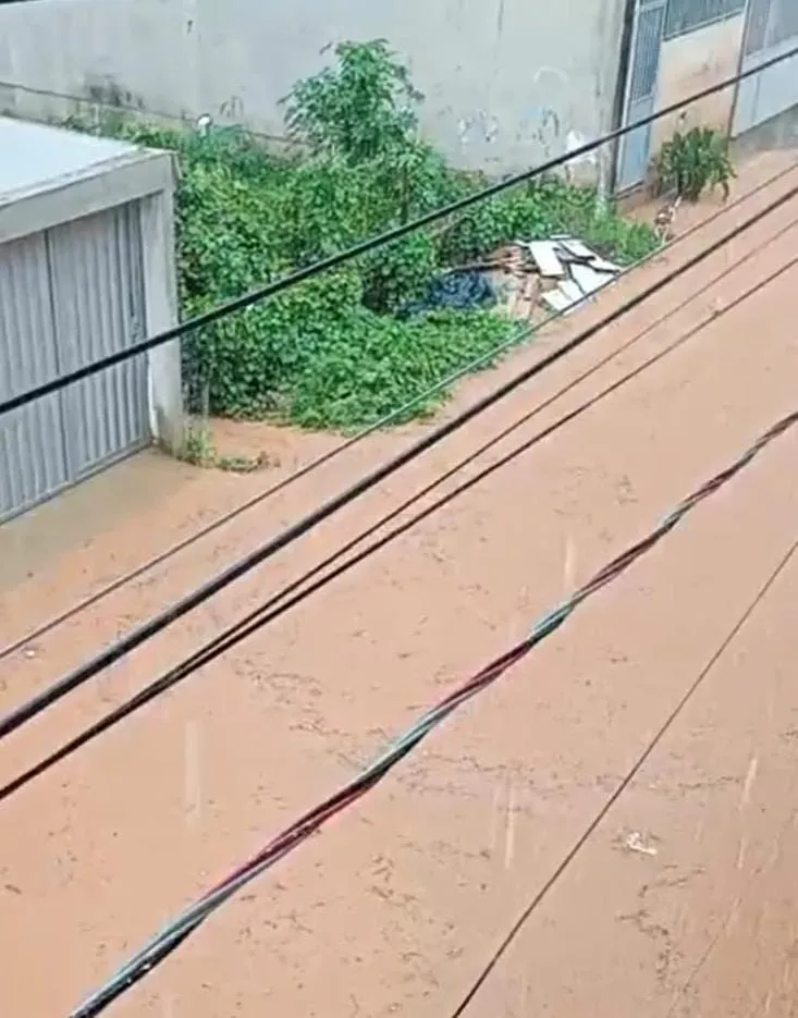 Vídeo: moradores do Loteamento Torezani, em Colatina, sofrem com alagamentos por falta de manutenção