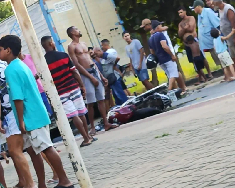 Acidente entre carro e moto é registrado neste sábado no bairro Ayrton Senna, o mais populoso de Colatina