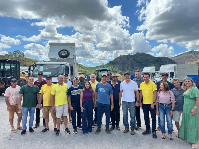 Produtores rurais de São Roque do Canaã recebem mais de R$ 1,2 milhão em máquinas e implementos agrícolas do Governo do Estado