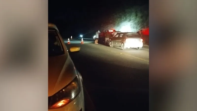 Jovem morre após capotamento na ES-130, em Boa Esperança; vítima foi lançada para fora do carro
