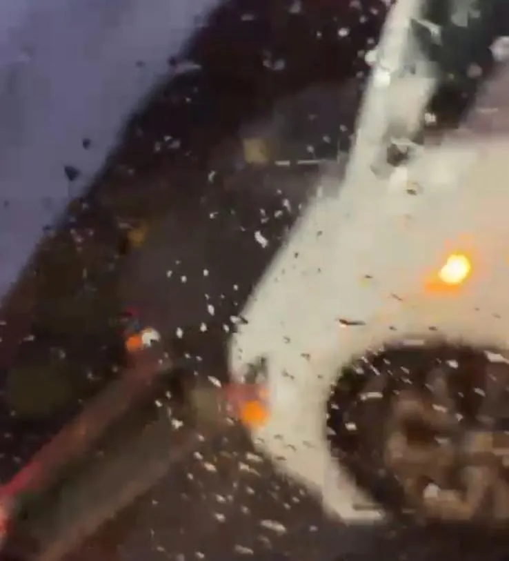 Vídeo: acidente é registrado próximo à Segunda Ponte em Colatina; motorista alerta para pista escorregadia por causa da lama no asfalto
