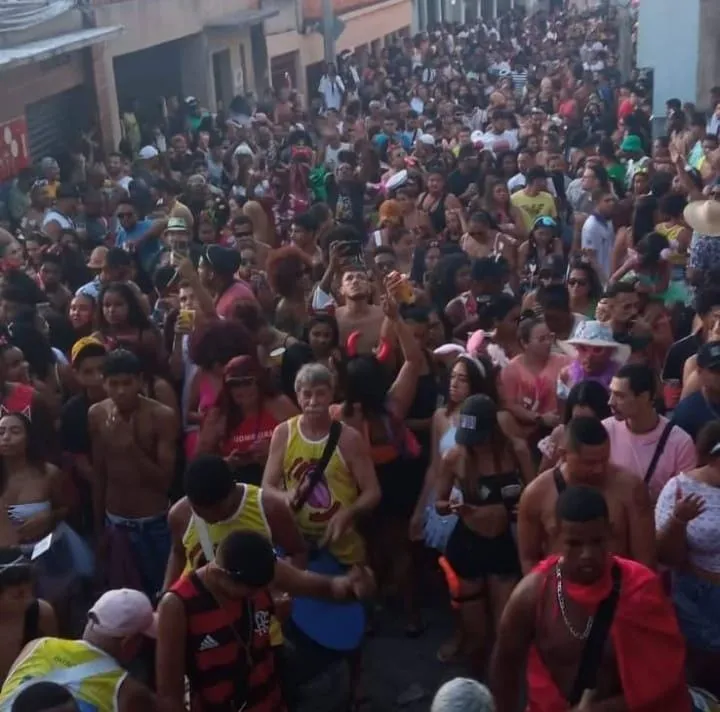 Bloco “Chupa, Mas Não Baba” comemora 10 anos com festa nas ruas do bairro Bela Vista neste sábado (3), em Colatina