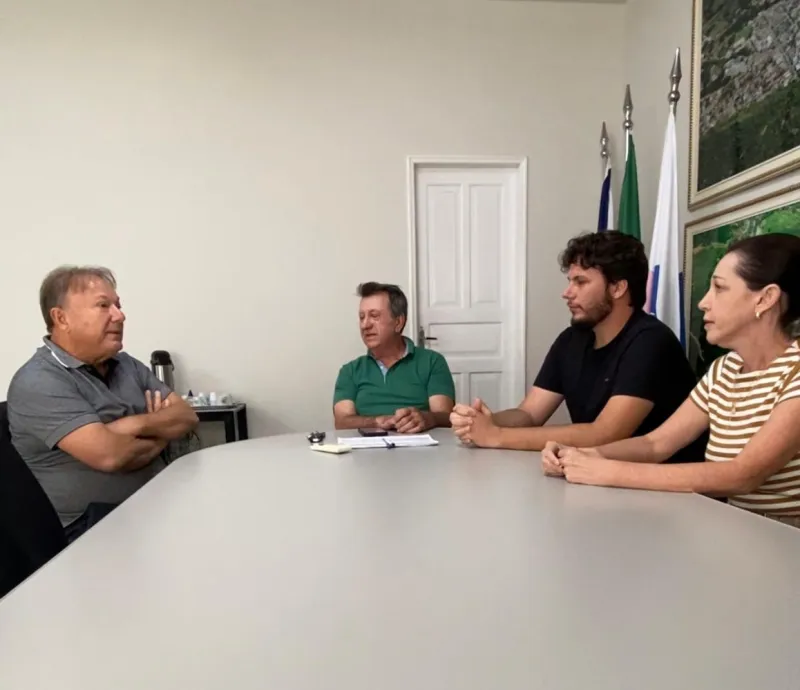 Itaguaçu discute ações de saneamento e recuperação do Rio Santa Joana com o secretário de recuperação do Rio Doce Guerino Balestrassi