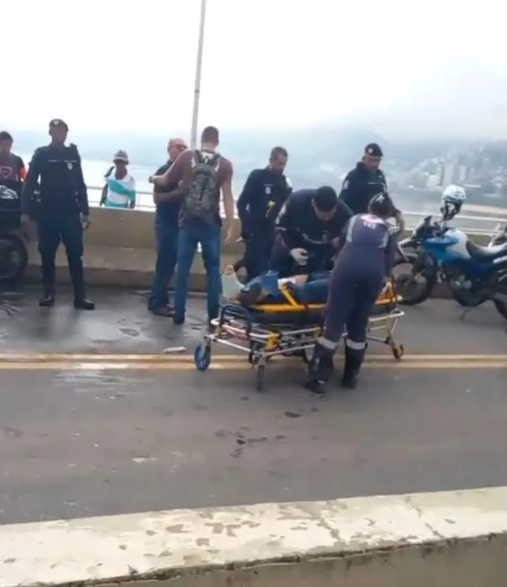 Acidente com motociclista interdita ponte Florentino Avidos em Colatina nesta terça-feira (27)
