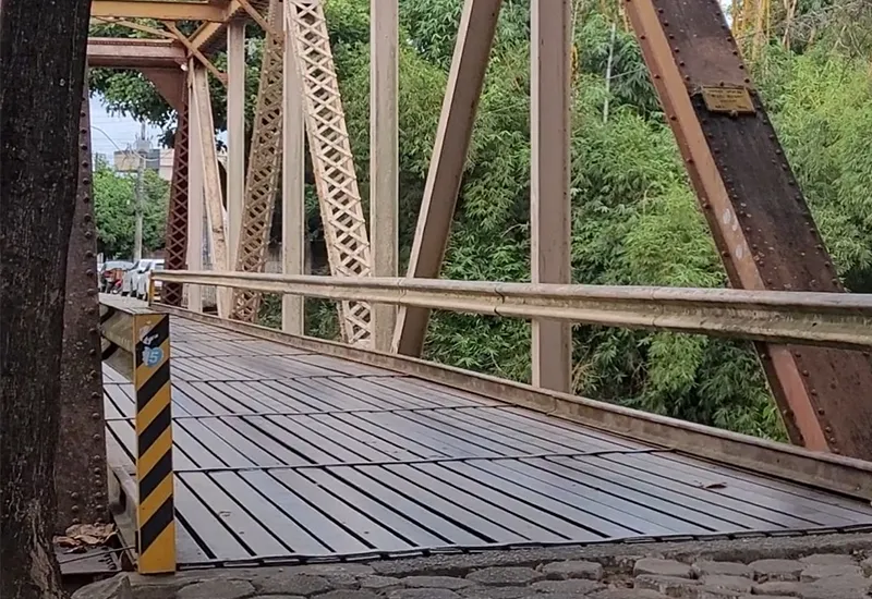 Prefeitura anuncia interdição da passarela da Ponte de Ferro, em Colatina