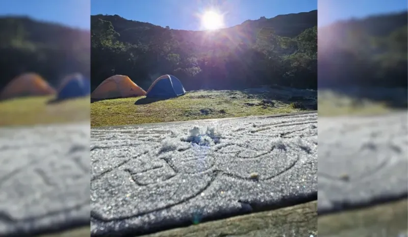 Geada cobre acampamento no Caparaó e anuncia chegada do frio no Espírito Santo