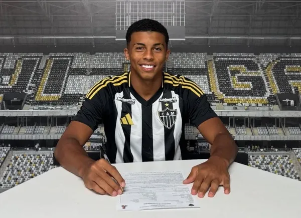 Zagueiro Pedro Xavier, de Cachoeiro de Itapemirim, assina primeiro contrato profissional com o Atlético-MG