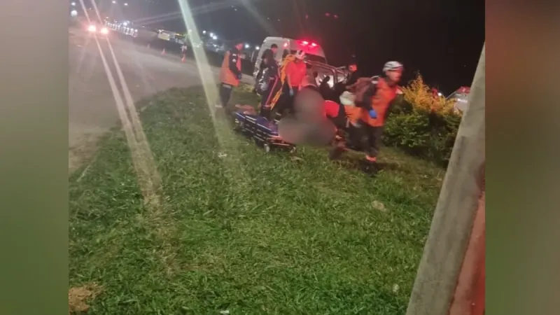 Colisão frontal entre dois carros deixa sete feridos na BR-101, em Linhares