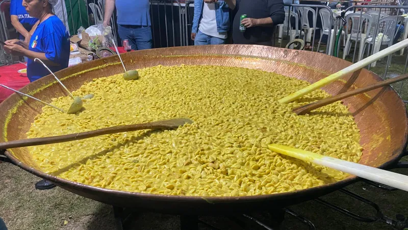 Marilândia entra para a história com maior távola de Capeletti Capixaba durante festa italiana