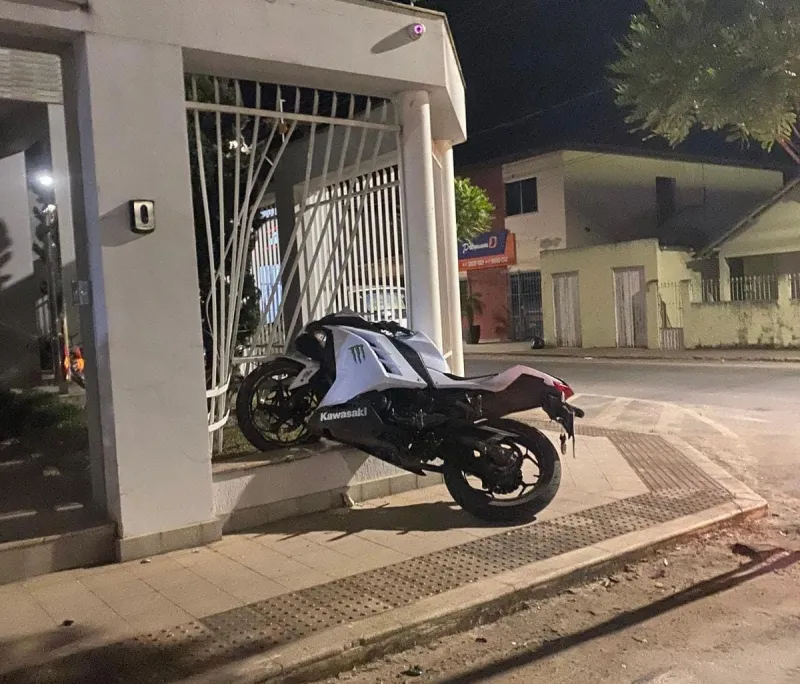 Câmera flagra momento do acidente que matou motociclista em cidade do Norte do ES