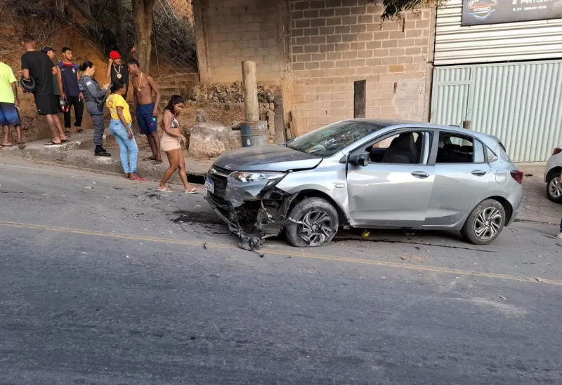 Vídeo: impacto violento levanta rodas e faz carro girar na descida do Ayrton Senna, em Colatina