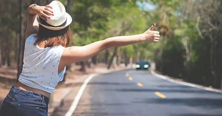 Mulher pede carona em Colatina e foge com carro após motorista parar para urinar