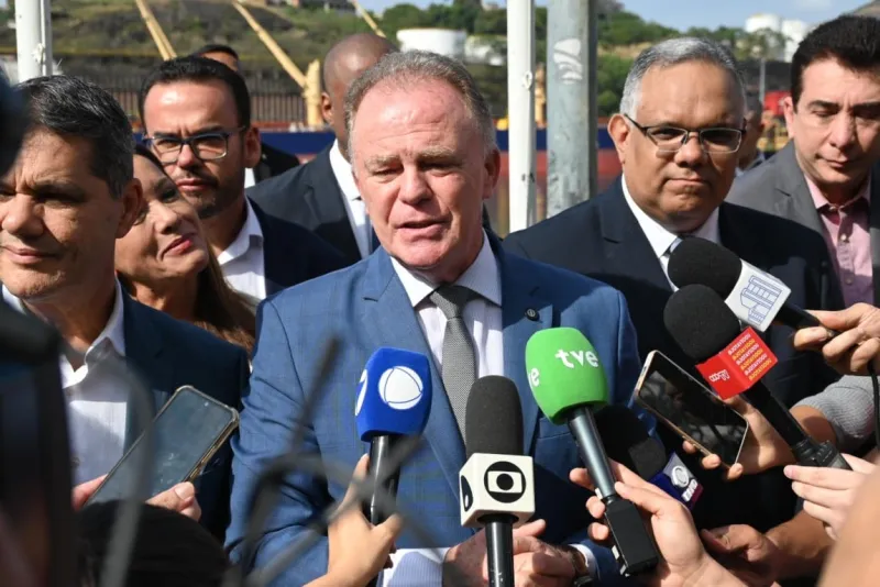 Casagrande defende fortalecimento das instituições no desfile de 7 de Setembro em Vitória