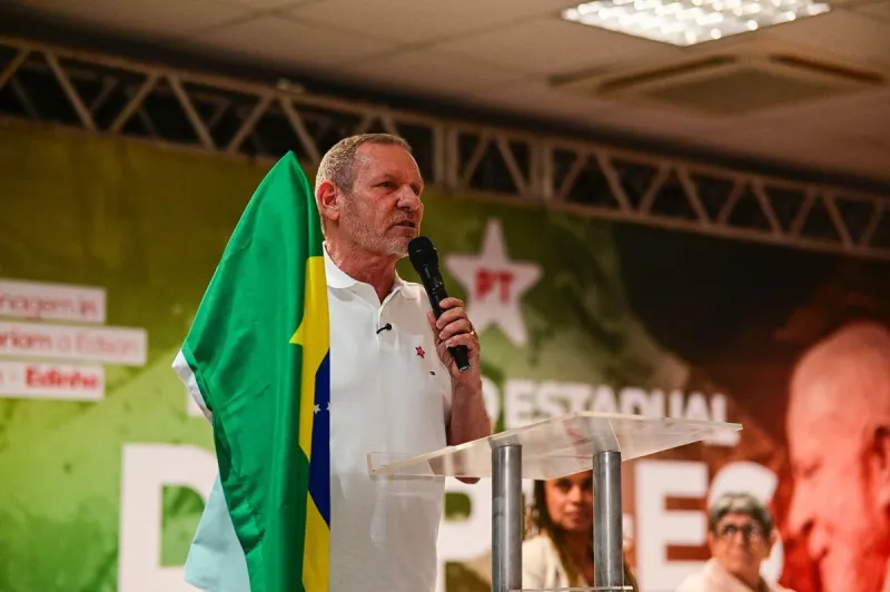 PT cogita lançar Helder Salomão como pré-candidato ao governo do Espírito Santo