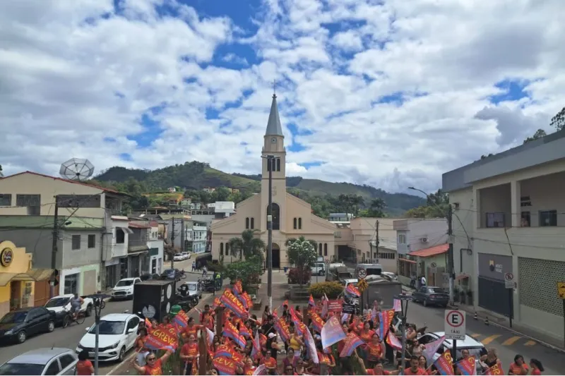 Professores de João Neiva entram em greve por valorização salarial e denunciam defasagem histórica nos vencimentos