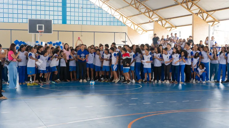 Prefeitura de Linhares entrega quadra reformada antes do prazo na Escola Maria da Penha Pazito Ventura