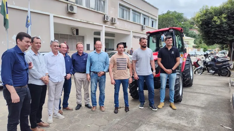 Governo do Estado entrega trator para fortalecer agricultura de São Gabriel da Palha