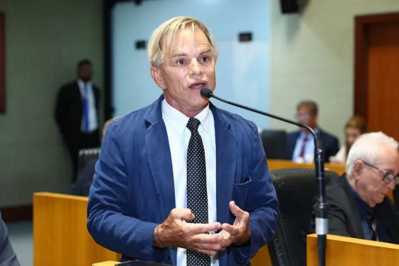 Vereadores de Vitória criticam Sergio Meneguelli e chamam projeto de candidatura ao Senado de “estelionato eleitoral”