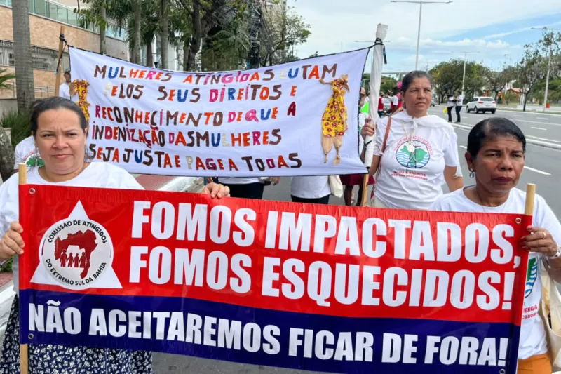 Atingidos por barragens e familiares das vítimas do massacre em Aracruz realizam ato por justiça em Vitória