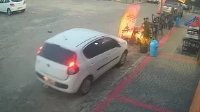 Família é atropelada enquanto tomava sorvete em Guriri, em São Mateus; motorista estava alcoolizada e sem habilitação para dirigir carro