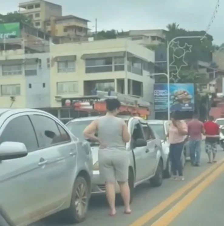 Vídeo: acidente em sequência paralisa Ponte Florentino Avidos e complica manhã de sábado (13), em Colatina