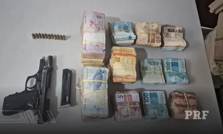 Tentativa de fuga na BR-101 termina com apreensão de arma e R$ 40 mil em Jaguaré