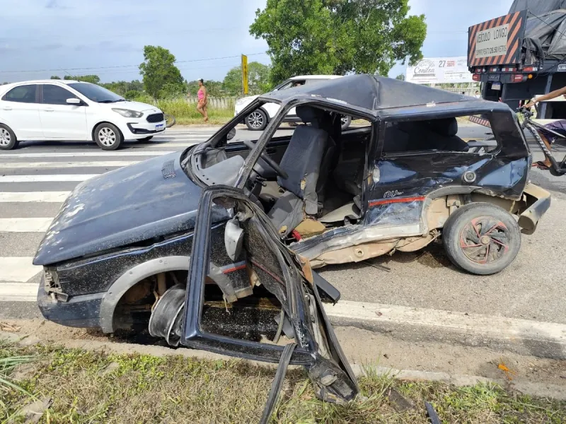 Acidente envolvendo três carros deixa ao menos três feridos na BR-101, em São Mateus