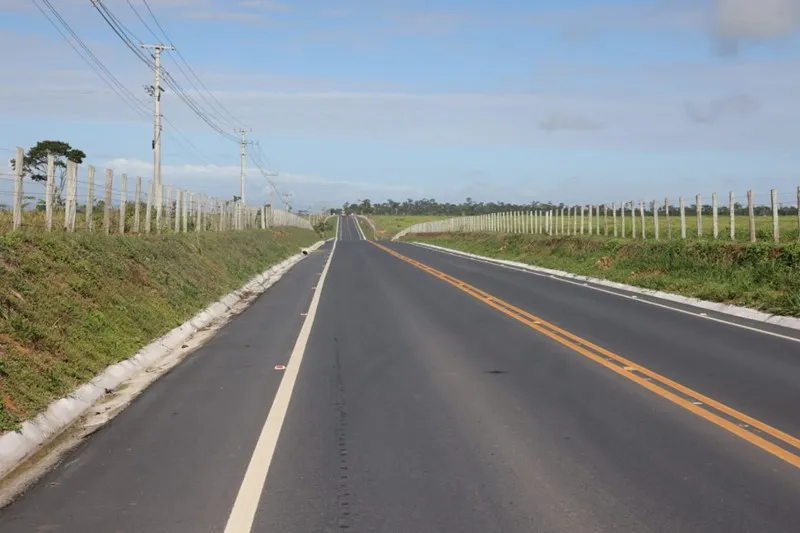 Menina de 11 anos é atropelada após descer de ônibus escolar em rodovia de Marilândia