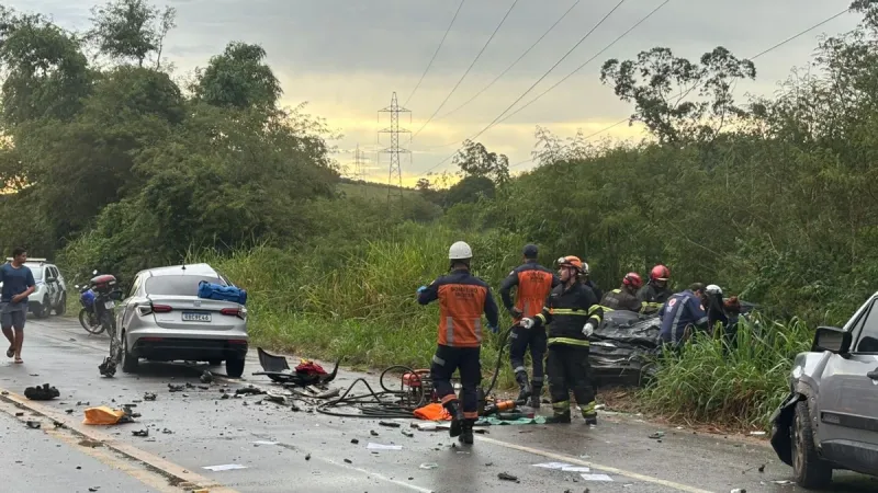 Acidente entre três veículos deixa dois mortos em Aracruz