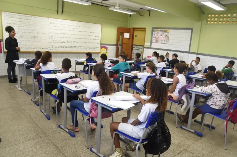 Casagrande anuncia pagamento do piso nacional para professores e beneficia mais de 10 mil profissionais