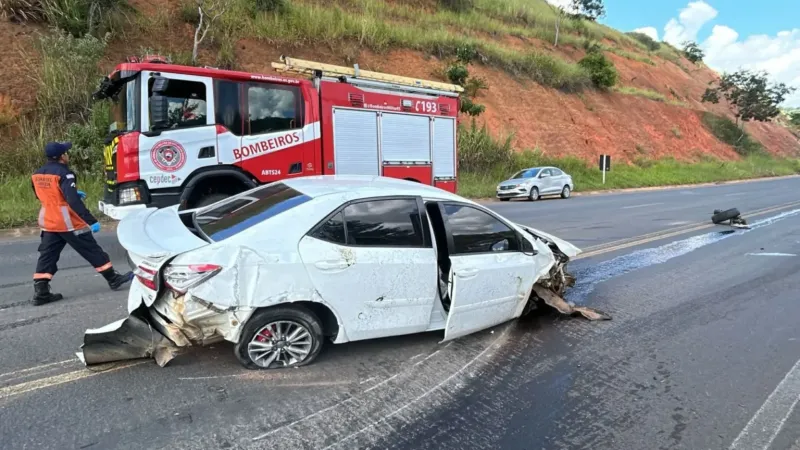 Motorista fica ferido após capotamento na BR-259, em Colatina