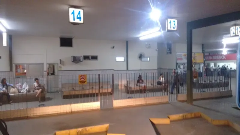 Passageiro dorme enquanto espera ônibus e tem celular furtado na Rodoviária de Colatina
