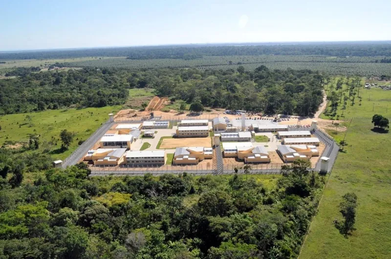 Mãe é presa após tentar entregar drogas para filho dentro de unidade de internação em Linhares