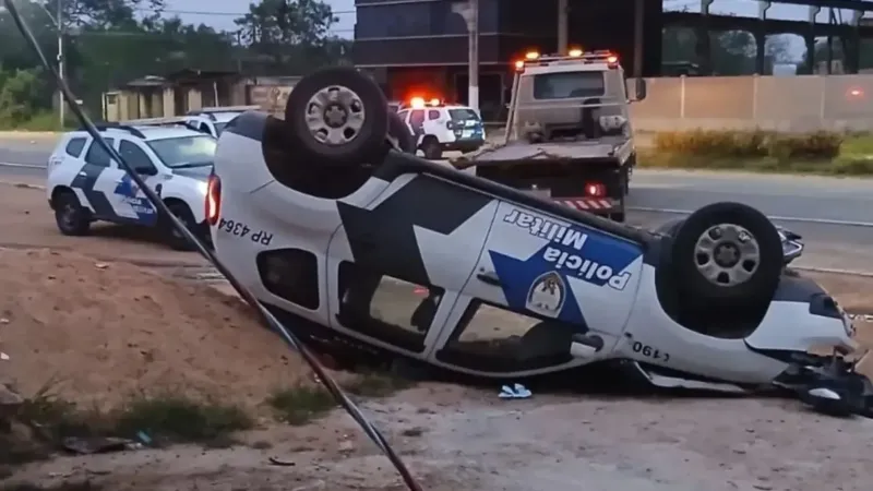 Viatura da Polícia Militar capota durante a madrugada em cidade do Noroeste do Espírito Santo