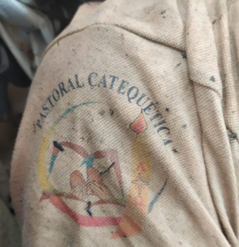 Homem encontrado morto em São Domingos do Norte usava camisa da Diocese de Colatina; veja fotos que podem ajudar na identificação