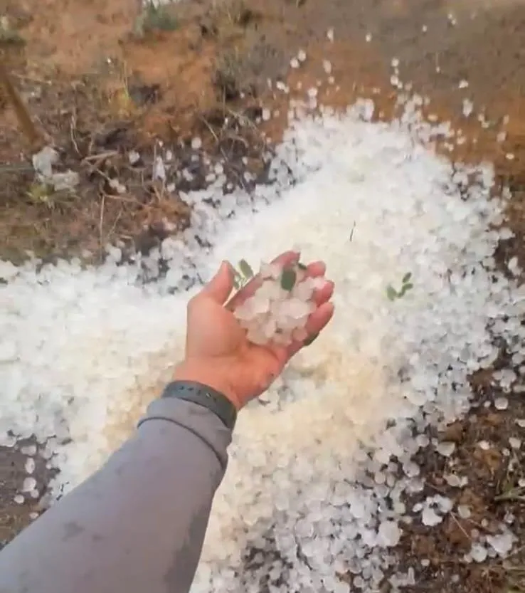 Granizo surpreende moradores no interior de Colatina e em Governador Lindenberg; cidade escapa da chuva forte