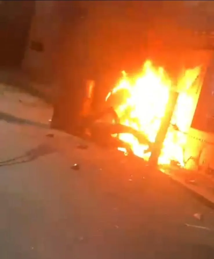 VÍDEO COM CENAS FORTES: motociclista morre após bater em poste e ser atingido pelas chamas da própria moto em Colatina
