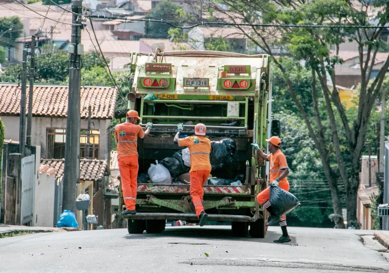 Greve dos trabalhadores da limpeza urbana chega ao fim e coleta de lixo será normalizada em Colatina