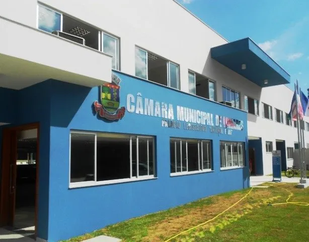 Câmara de Linhares aprova projeto que multa pichação em até R$ 2,4 mil