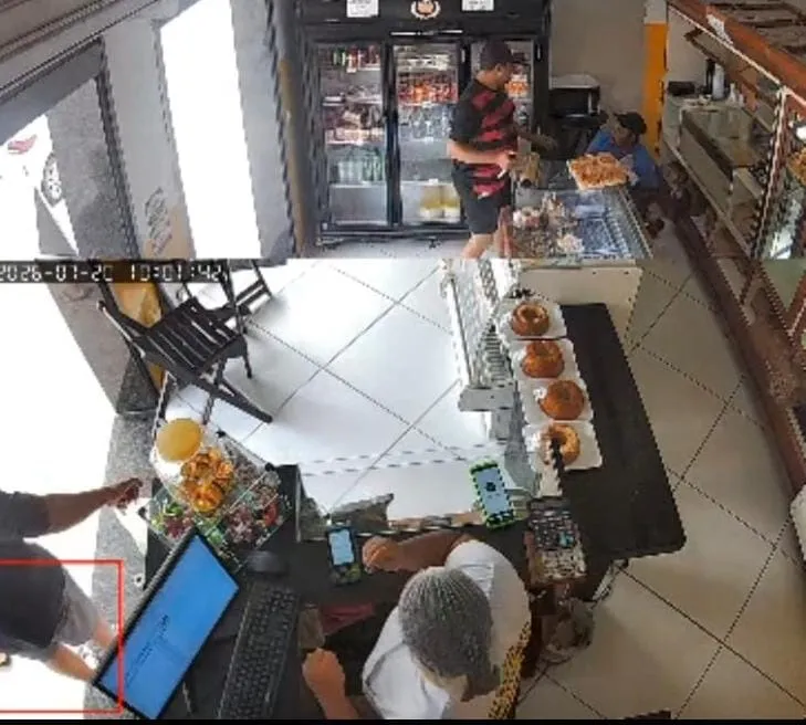 Vídeo mostra o momento exato em que homem é assassinado a facadas em Linhares