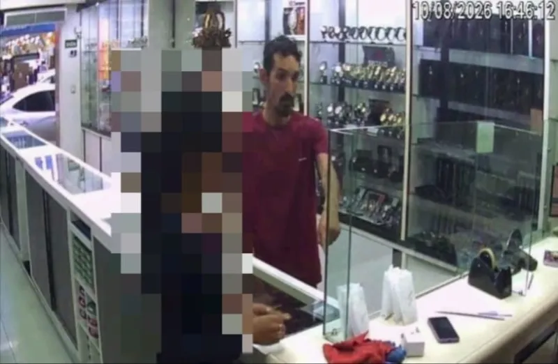 Homem leva cerca de R$ 100 mil em ouro de loja em Colatina e parte das joias é encontrada no lixo de banheiro
