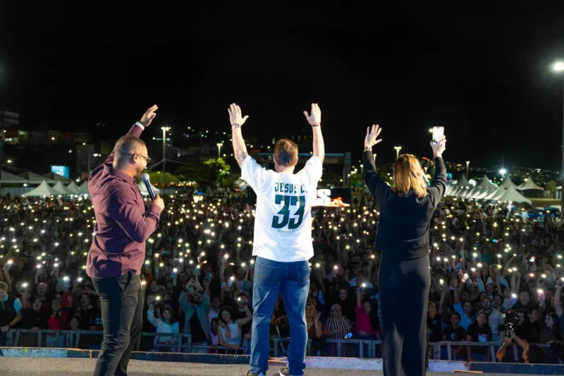 Viva Colatina 2026 começa com fé, emoção e milhares de pessoas reunidas para celebrar os 105 anos da cidade