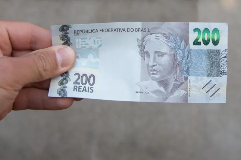 Pé-de-Meia começa a pagar R$ 200 nesta segunda-feira; cerca de 1,5 mil estudantes de Colatina recebem benefício