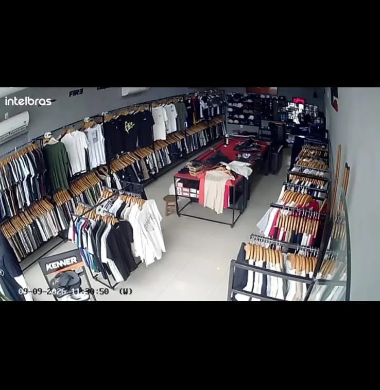 Fingiu ser cliente, escolheu produtos e sacou uma faca: loja é assaltada em plena luz do dia em Pedro Canário