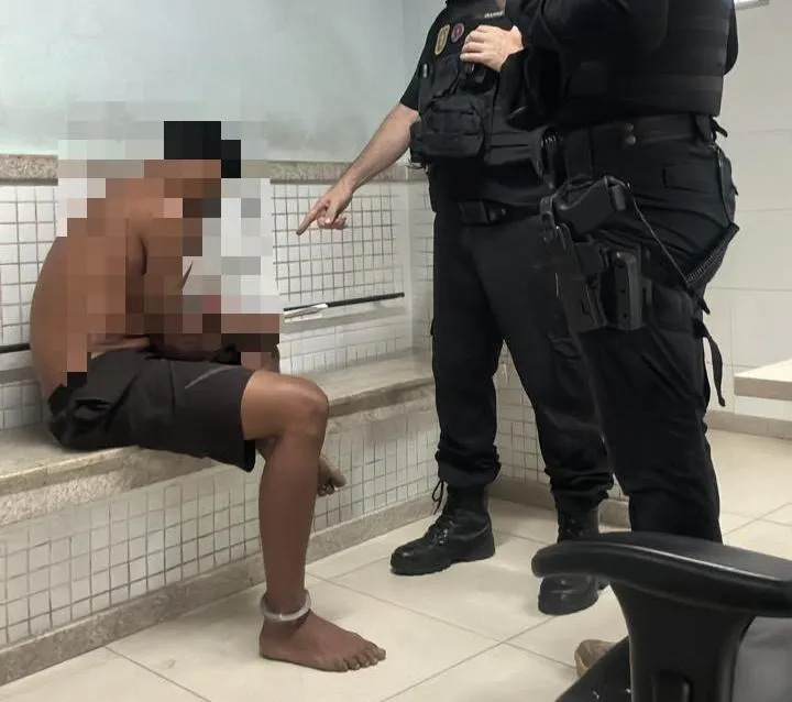 Vídeo: “Macumbinha” é preso após quatro anos por participação na execução de filho diante do pai, na rua da antiga delegacia no bairro Marista