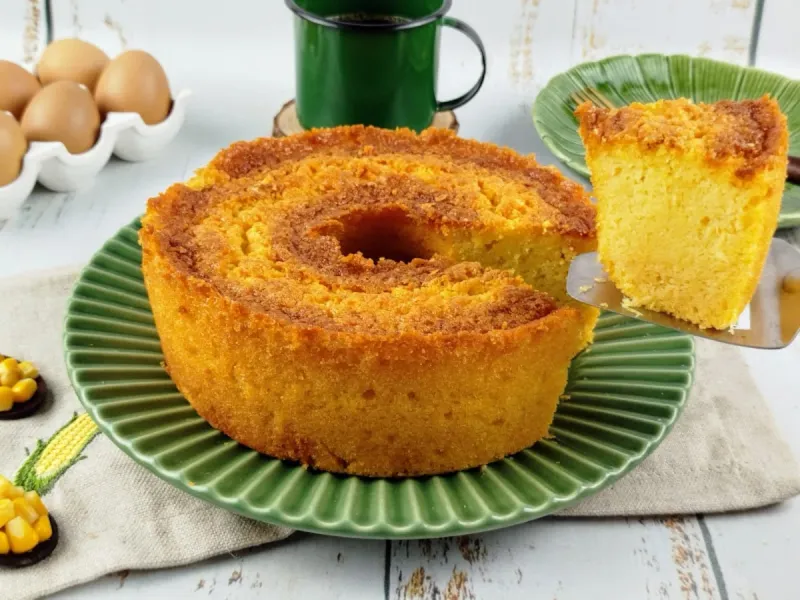 Café da tarde especial: aprenda a fazer um bolo de milho de liquidificador fofinho e delicioso